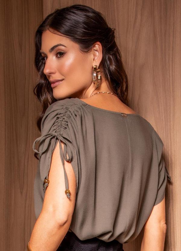 Quintess - Blusa Verde Oliva em Viscose Plana Sarjada 7