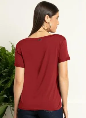 Quintess - Blusa Vermelha com Decote V e Bolso Frontal - QUINTESS