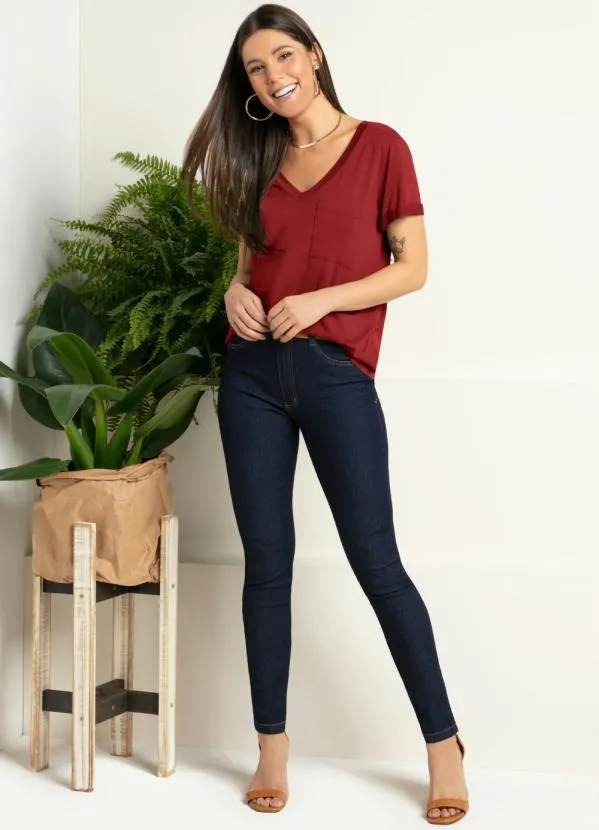 Quintess - Blusa Vermelha com Decote V e Bolso Frontal 3