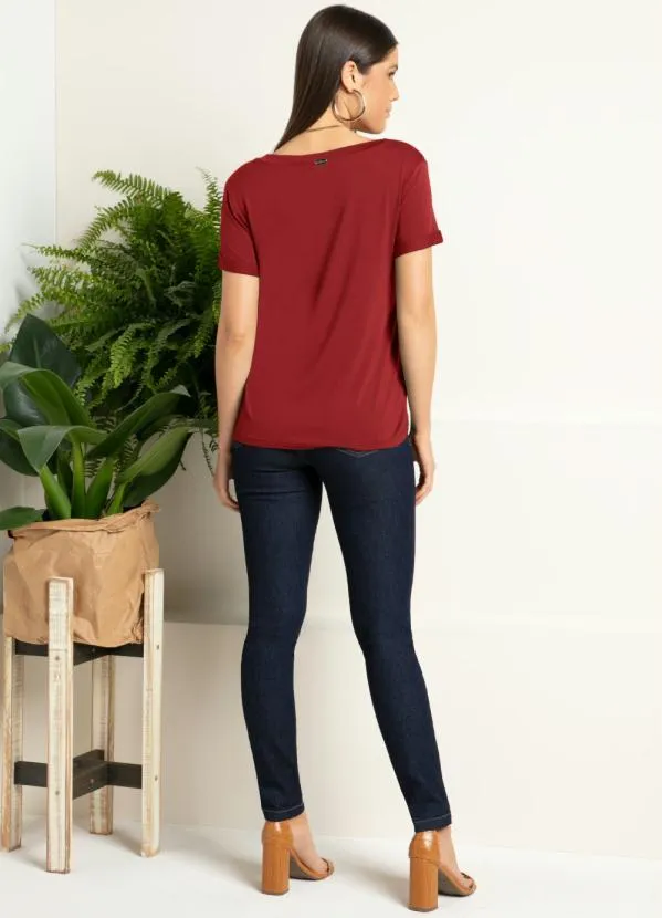 Quintess - Blusa Vermelha com Decote V e Bolso Frontal 4