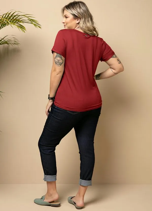 Quintess - Blusa Vermelha com Decote V e Bolso Frontal