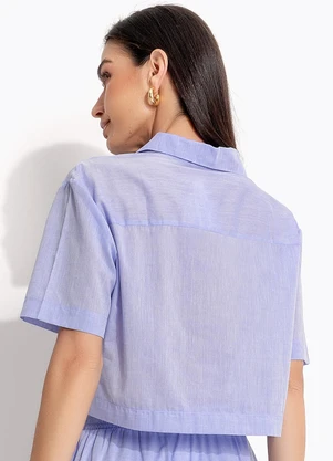 Quintess - Camisa Cropped Azul Claro em Tricoline - QUINTESS