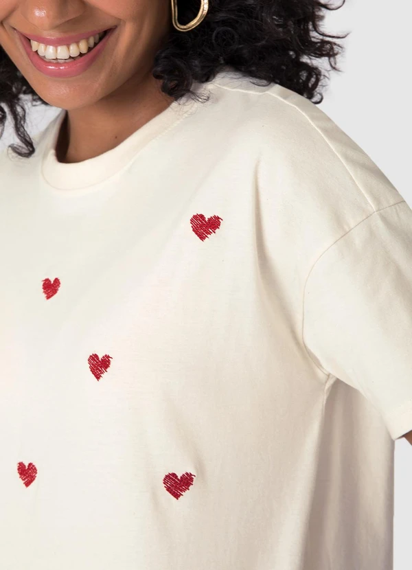 Malwee - Camiseta Ampla Coração Bordado Off White 5