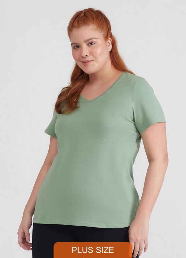Basicamente - Camiseta Babylook Gola V Plus Verde Jade