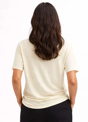 Infinita Cor - Camiseta Feminina Básica Decotada Bege - INFINITA COR