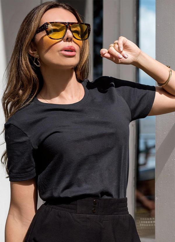 Hiatto Confecção - Camiseta Feminina Manga Curta Branca Preto
