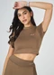 Vouq - Cropped Fit-Tech Goes com Manga Amêndoa - variação: Mocha