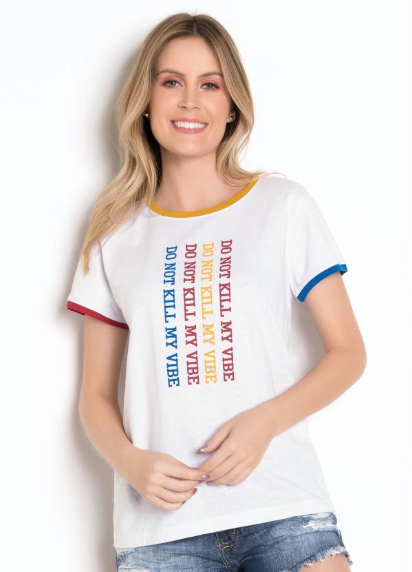 Outlet - T-Shirt Branca com Frisos e Estampa Colorida 1