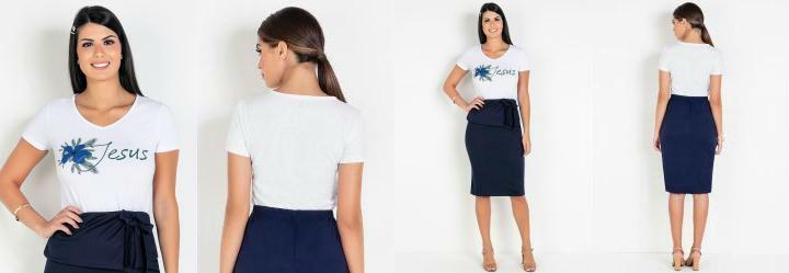 T-Shirt com Estampa Frontal e Decote V Branca