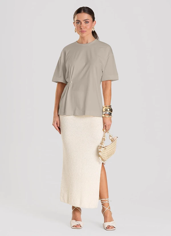 Dianna - T- Shirt Feminina com Aplique de Aviamento Bege 3