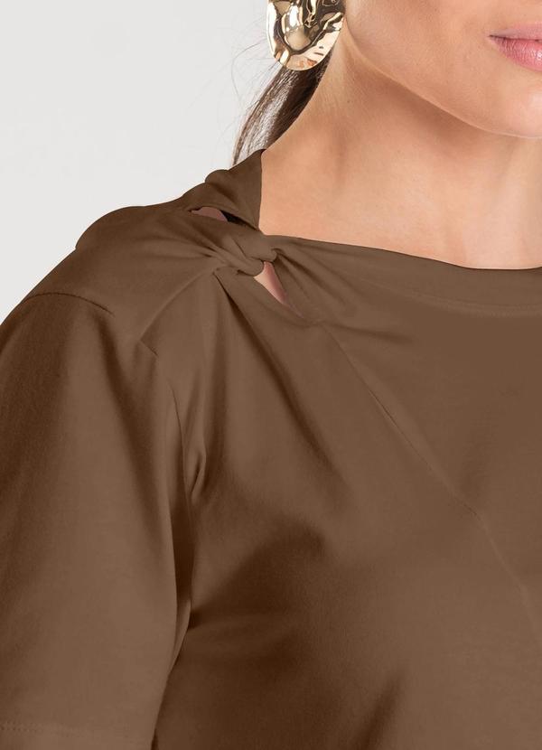 Dianna - T- Shirt Feminina com Detalhe em Nó Marrom 4