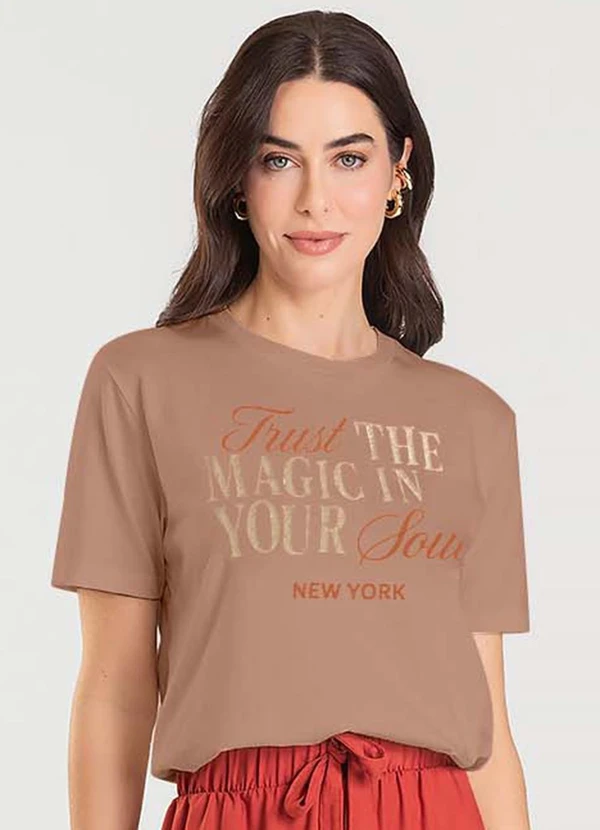 Dianna - T-Shirt Feminina Manga Curta Marrom 5