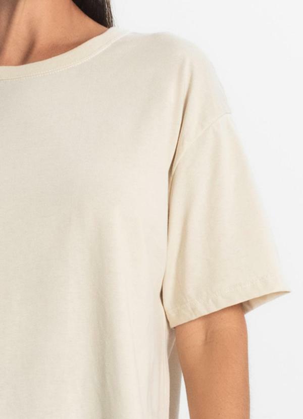 Rovitex - T-Shirt Over Básica Feminina Bege 5