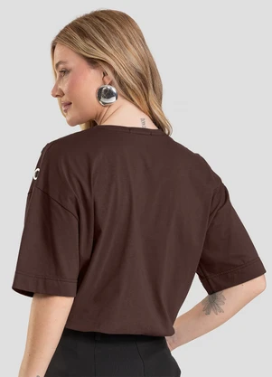 Dianna - T- Shirt Oversized Feminina com Ilhós Marrom - DIANNA