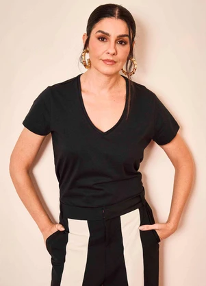 Doce Trama - T-Shirt Wild Orchid em Meia Malha Preto - DOCE TRAMA