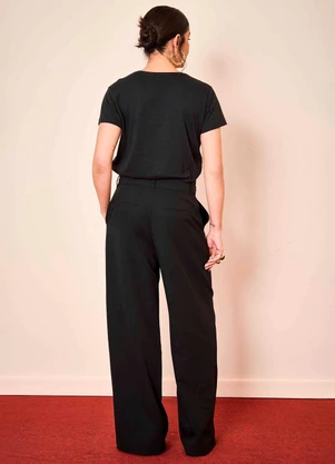 Doce Trama - T-Shirt Wild Orchid em Meia Malha Preto - DOCE TRAMA