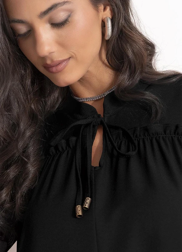 Quintess - Bata Preta em Tecido de Poliéster com Elastano 7