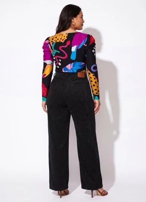 Quintess - Blusa Animais Fundo Preto com Mangas Bufantes - QUINTESS