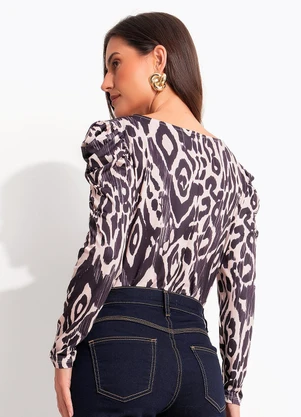 Quintess - Blusa  Animal Print em Malha Fria - QUINTESS