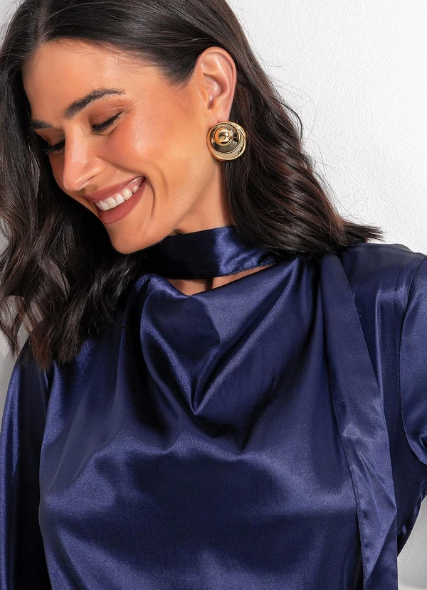 Quintess - Blusa Azul Escuro em Acetinado 3