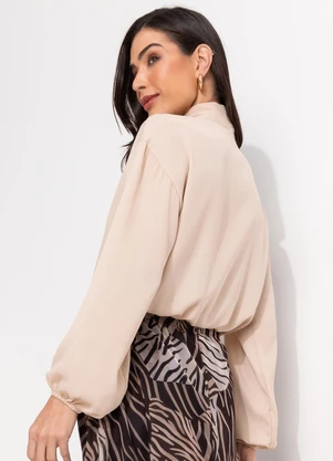 Quintess - Blusa Bege Claro em Crepe Plano - QUINTESS