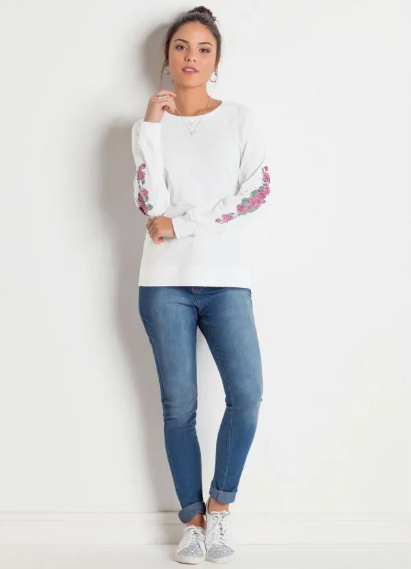 Moda Pop - Blusa Branca com Estampa nas Mangas 3