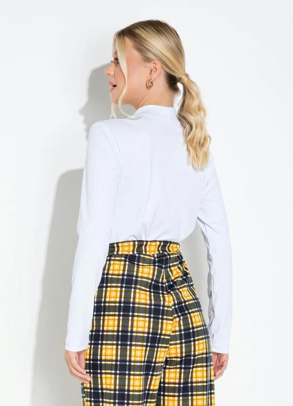 Moda Pop - Blusa Branca com Mangas Longas e Gola Rolê 2