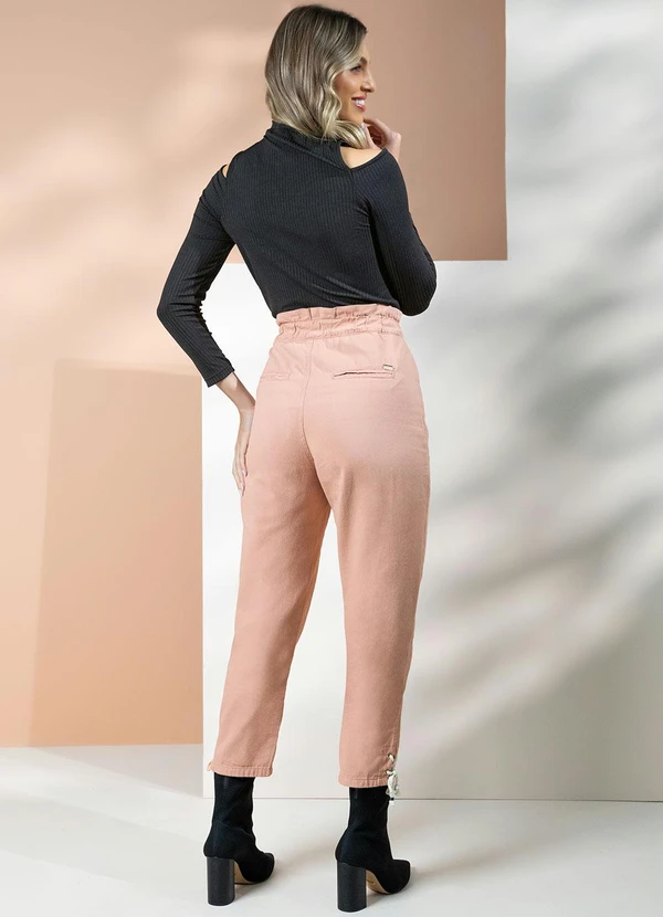 Quintess - Blusa Canelada Preto com Ombros Vazados 4