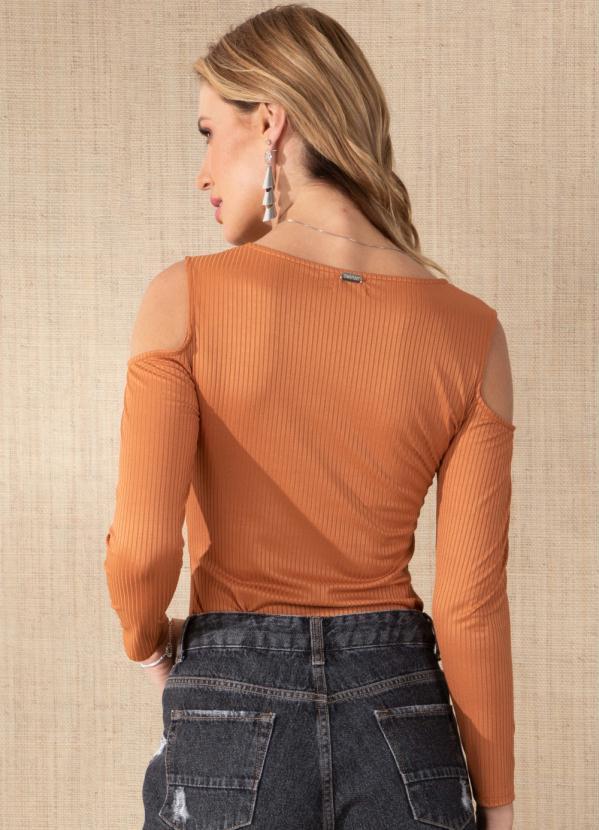 Quintess - Blusa Caramelo com Recortes nos Ombros 2