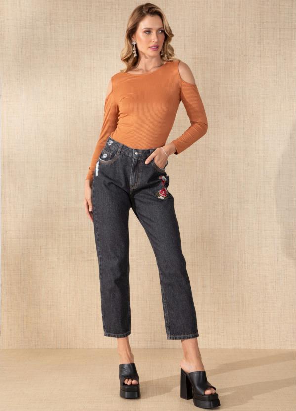 Quintess - Blusa Caramelo com Recortes nos Ombros 3