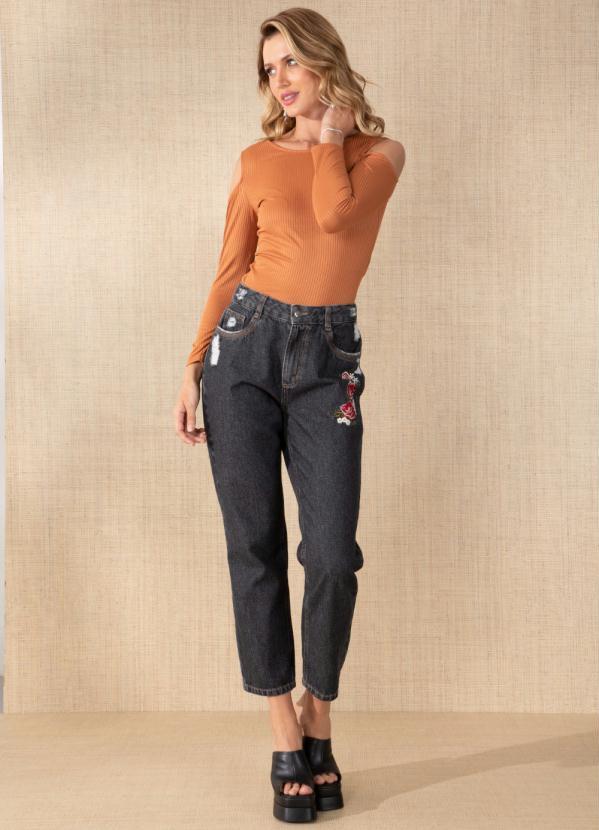 Quintess - Blusa Caramelo com Recortes nos Ombros 5