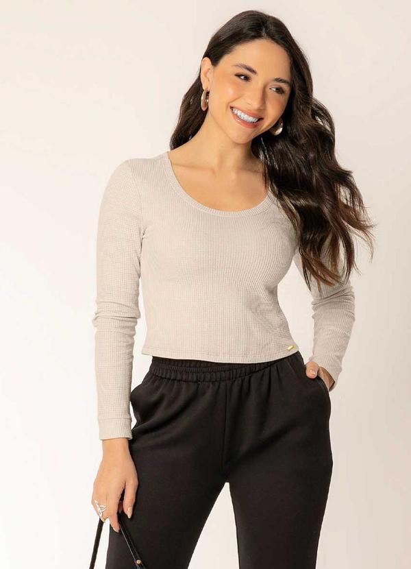 Cativa - Blusa com Decote Canoa e Manga Comprida Bege