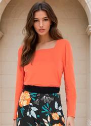 Blusa com Decote Quadrado Laranja