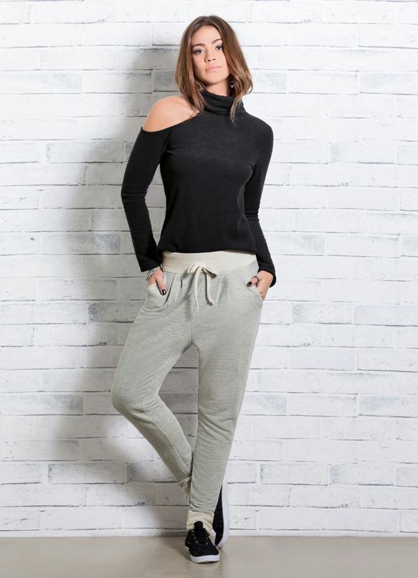 Quintess - Blusa com Gola Alta e Ombro Vazado Preta 7