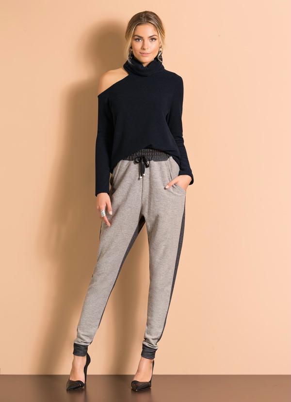 Quintess - Blusa com Gola Alta e Ombro Vazado Preta 8