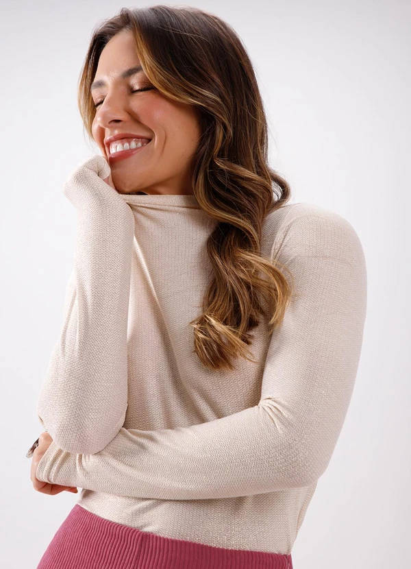Lunender - Blusa com Gola Alta em Malha Bege