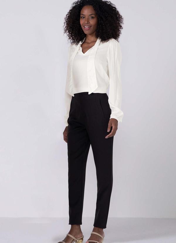 Marialícia - Blusa Feminina Gola Laço Bege 2