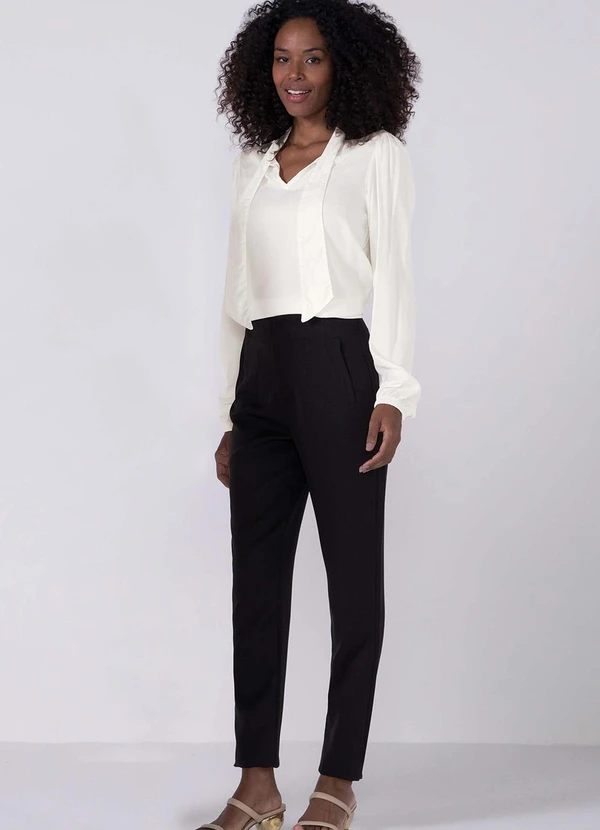 Marialícia - Blusa Feminina Gola Laço Bege 2