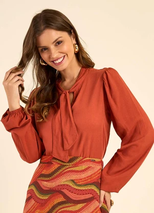 Marialícia - Blusa Feminina Gola Laço Marrom - MARIALÍCIA