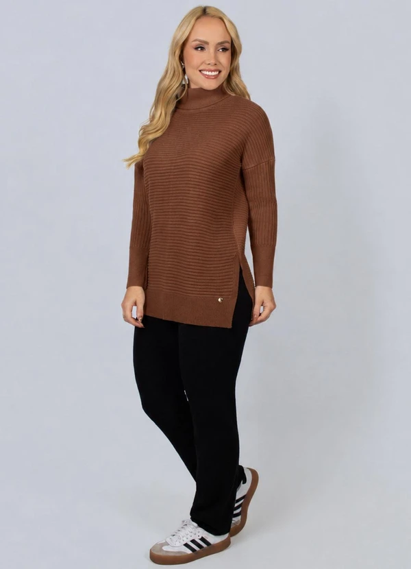 Doce Tom - Blusa Feminina Tricô Gola Alongada Marrom