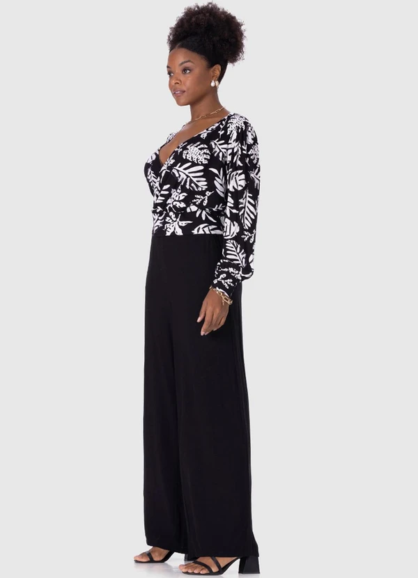 Malwee - Blusa Feminina Tropical Canelada Decote V Preto 5