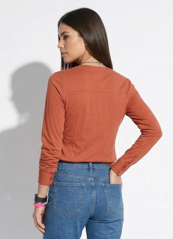 Bimini - Blusa Ferrugem em Viscose Plana 11