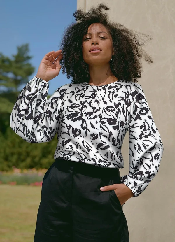 bonprix - Blusa Floral Abstrato em Crepe Plano