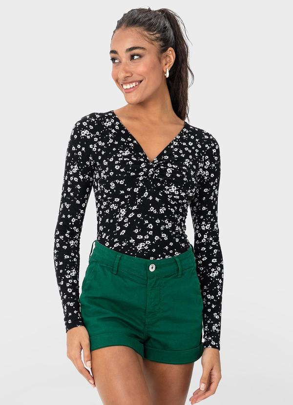 Malwee - Blusa Floral Justa Canelada com Torção Preto