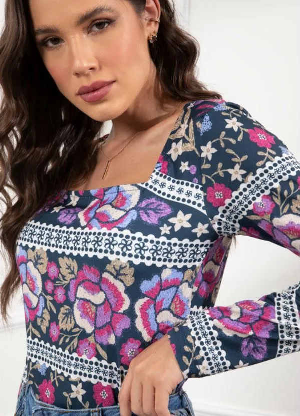 Quintess - Blusa Floral Marinho com Decote Quadrado 2