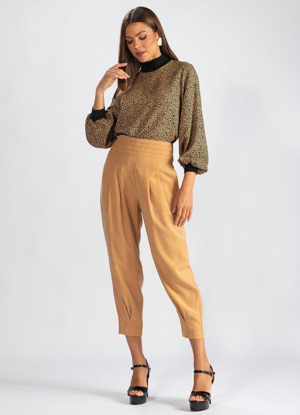 Hering - Blusa Manga Longa de Viscose Estampa Onça Marrom 3