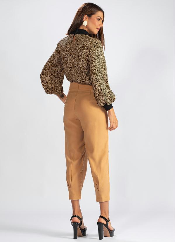 Hering - Blusa Manga Longa de Viscose Estampa Onça Marrom 4