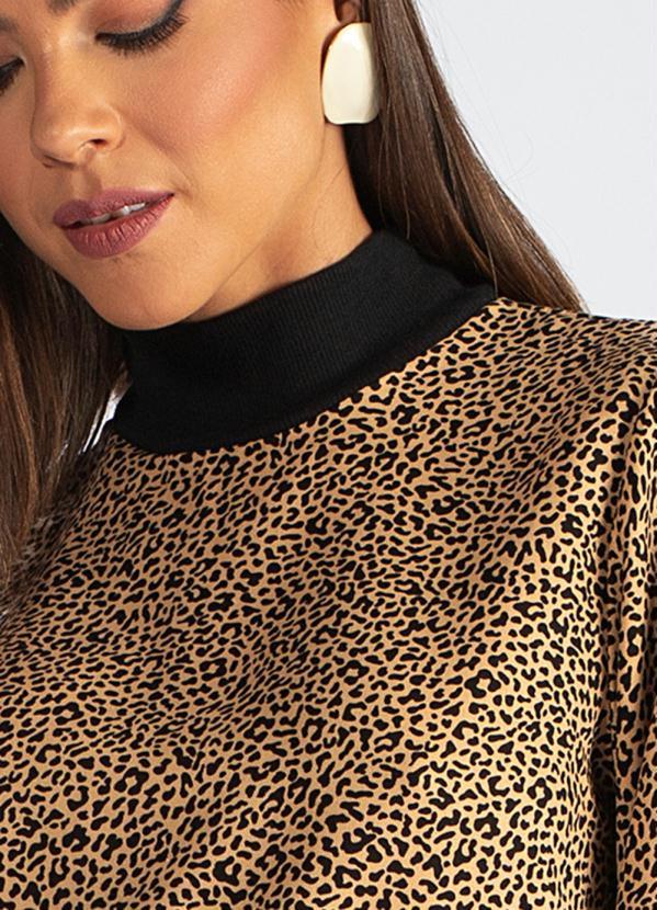 Hering - Blusa Manga Longa de Viscose Estampa Onça Marrom 6
