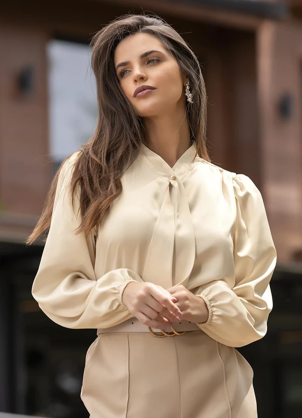 Quintess - Blusa de Cetim Marrom Claro com Manga Bufante e Gola Laço 8