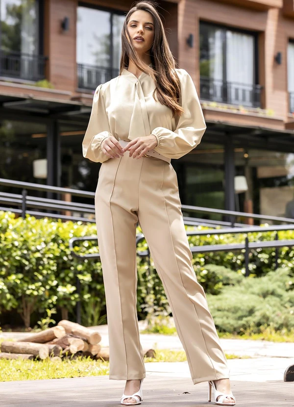 Quintess - Blusa de Cetim Marrom Claro com Manga Bufante e Gola Laço 13